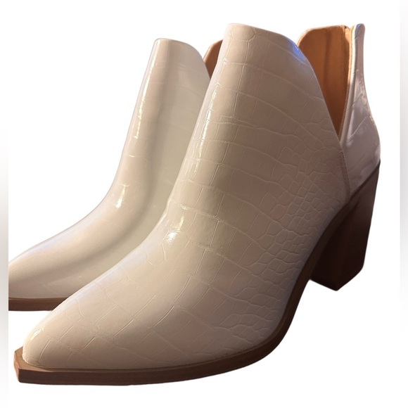 NEW WOMEN’S V-CUT ANKLE BOOT REAR ZIP CHUNKY STACKED HEEL SIZE 9.5 - Picture 9 of 13